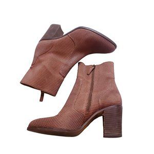 Hinge Daphne Bootie size 9.5 textured leather cognac block heel‎ zipper side
